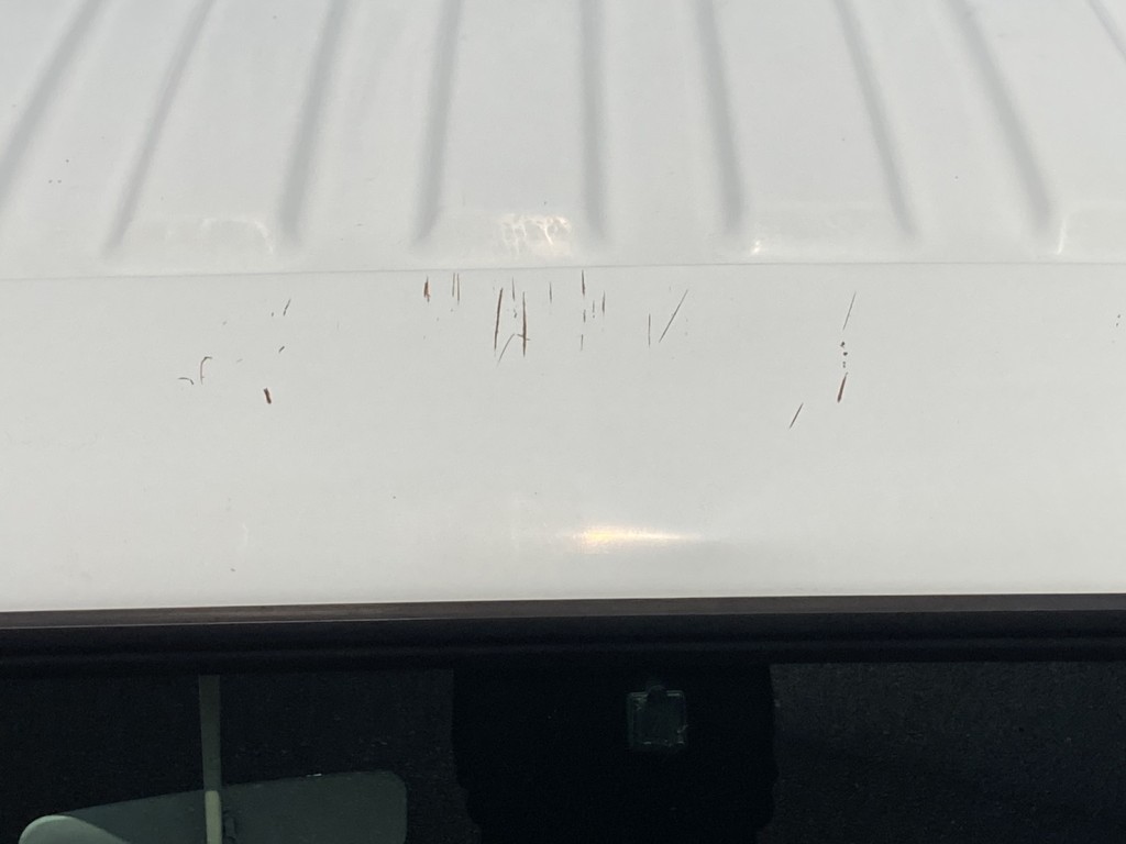 ルーフ中央前部にスリキズが有ります。|三菱 ファイター TKG-FK61F(2WD)の写真37