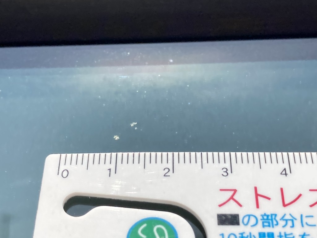 Fガラスに飛び石（点キズ）が有ります。|三菱 ファイター TKG-FK61F(2WD)の写真45