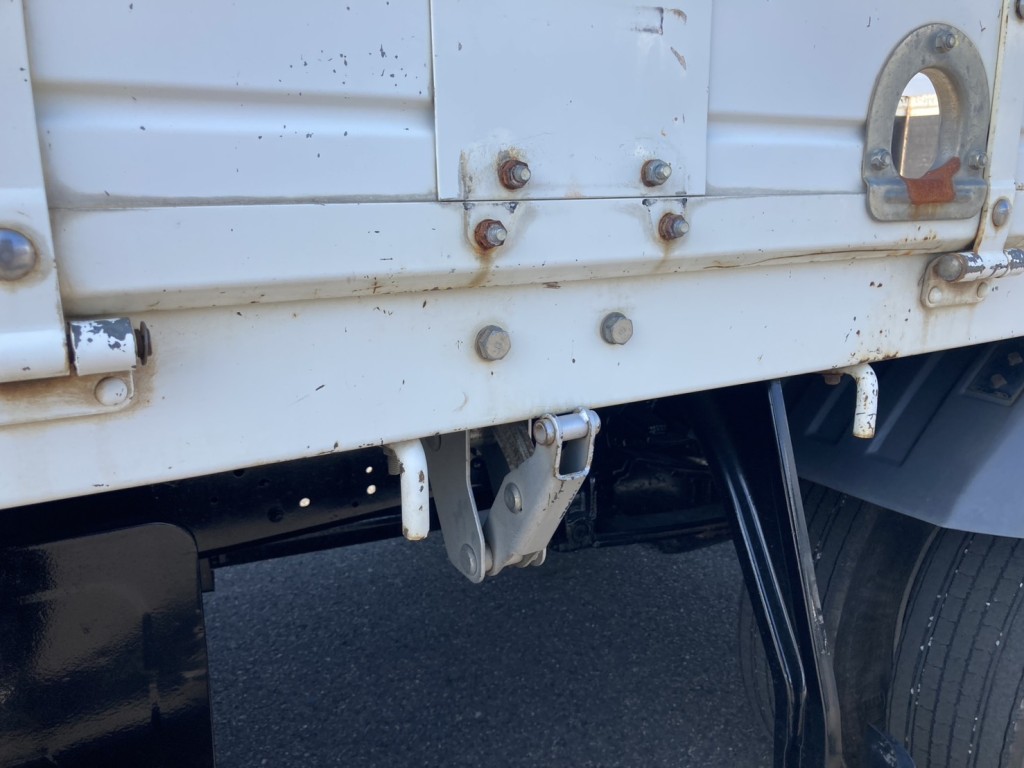 左セイコーラックが欠損しています。|三菱 ファイター TKG-FK61F(2WD)の写真49