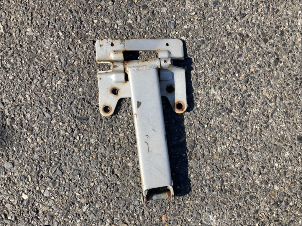 欠損したセイコーラックに曲がりが有ります。|三菱 ファイター TKG-FK61F(2WD)の写真50