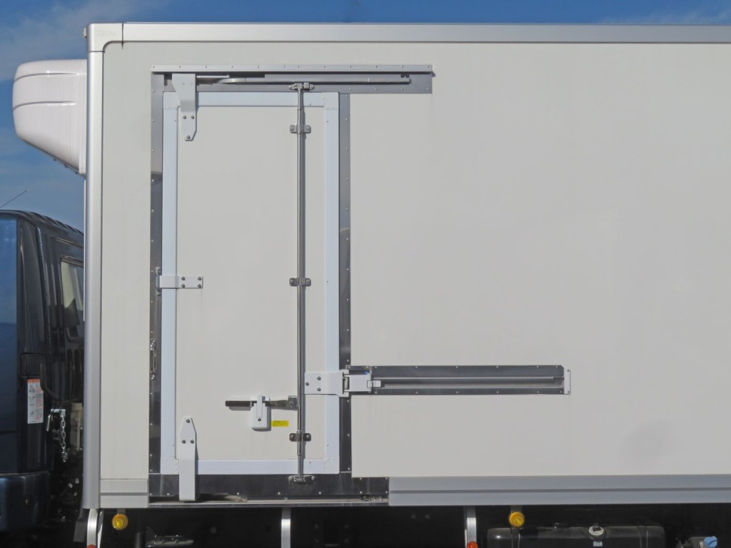 三菱 ファイター 2KG-FK65F(2WD)の写真14