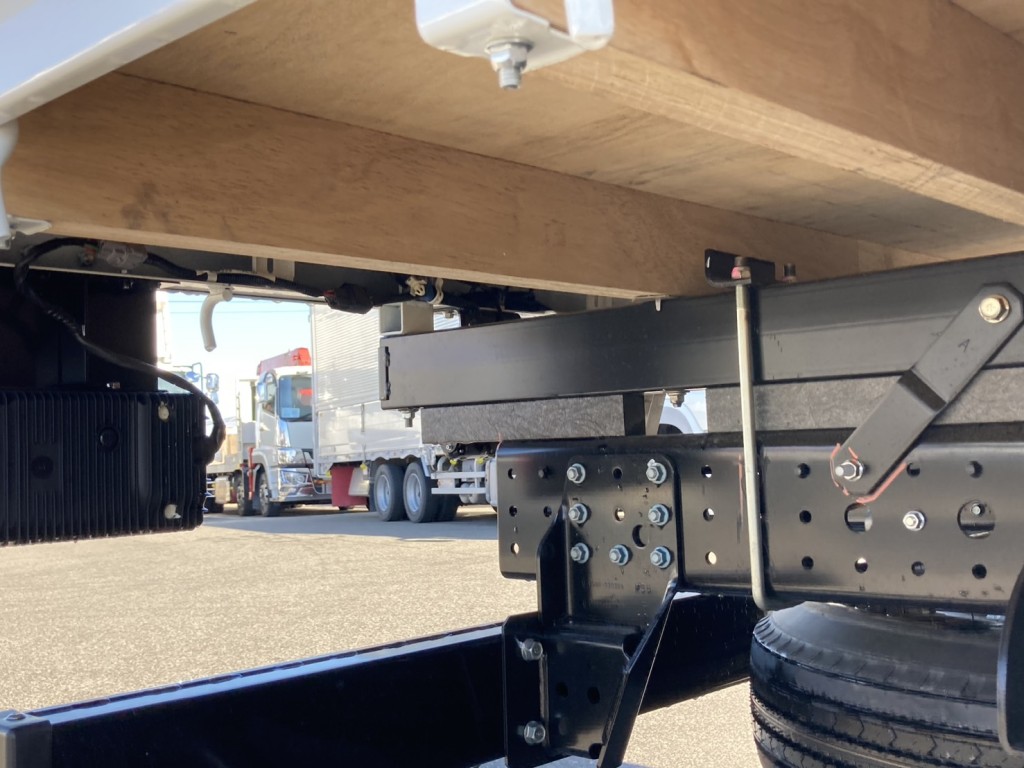 三菱 キャンター 2RG-FEB80(2WD)の写真9