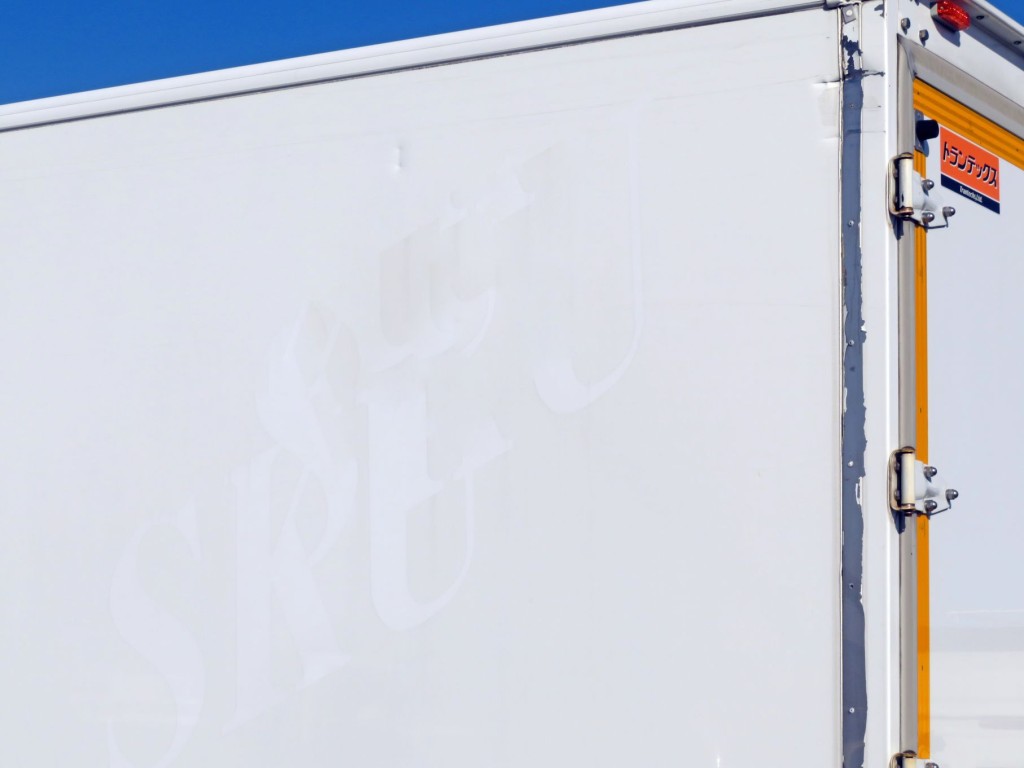 助手席側パネル後方に看板日焼け跡があります。|日野 レンジャー 2KG-FC2ABG(2WD)の写真38