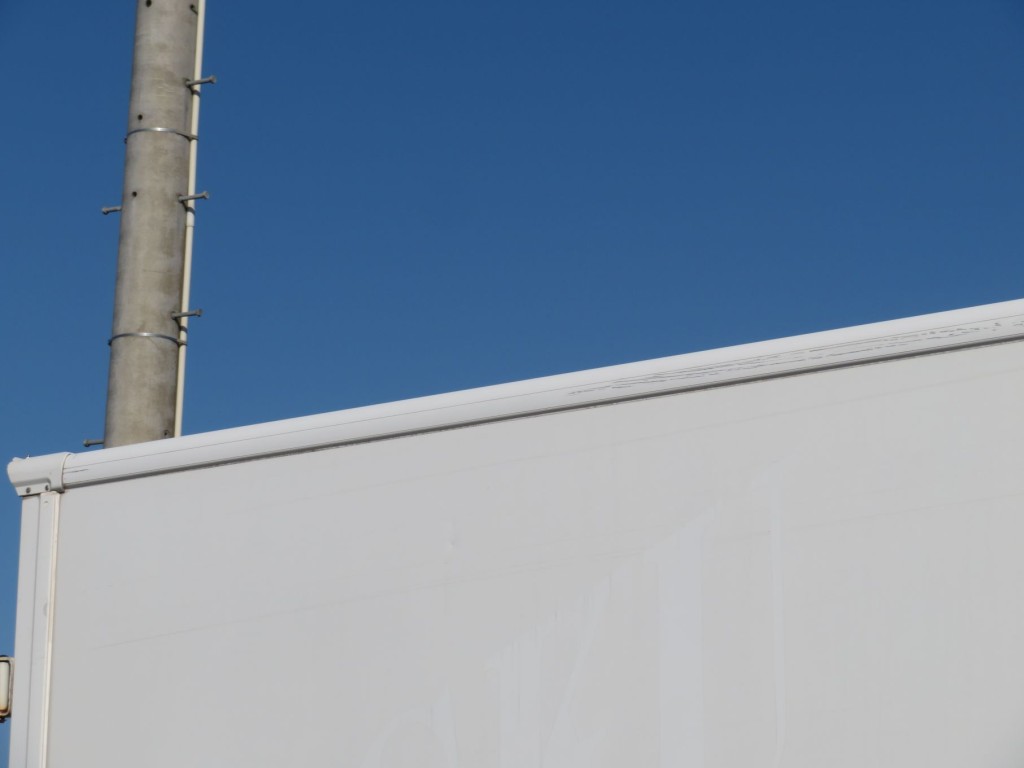 運転席側パネル上部外枠にキズがあります。|日野 レンジャー 2KG-FC2ABG(2WD)の写真48