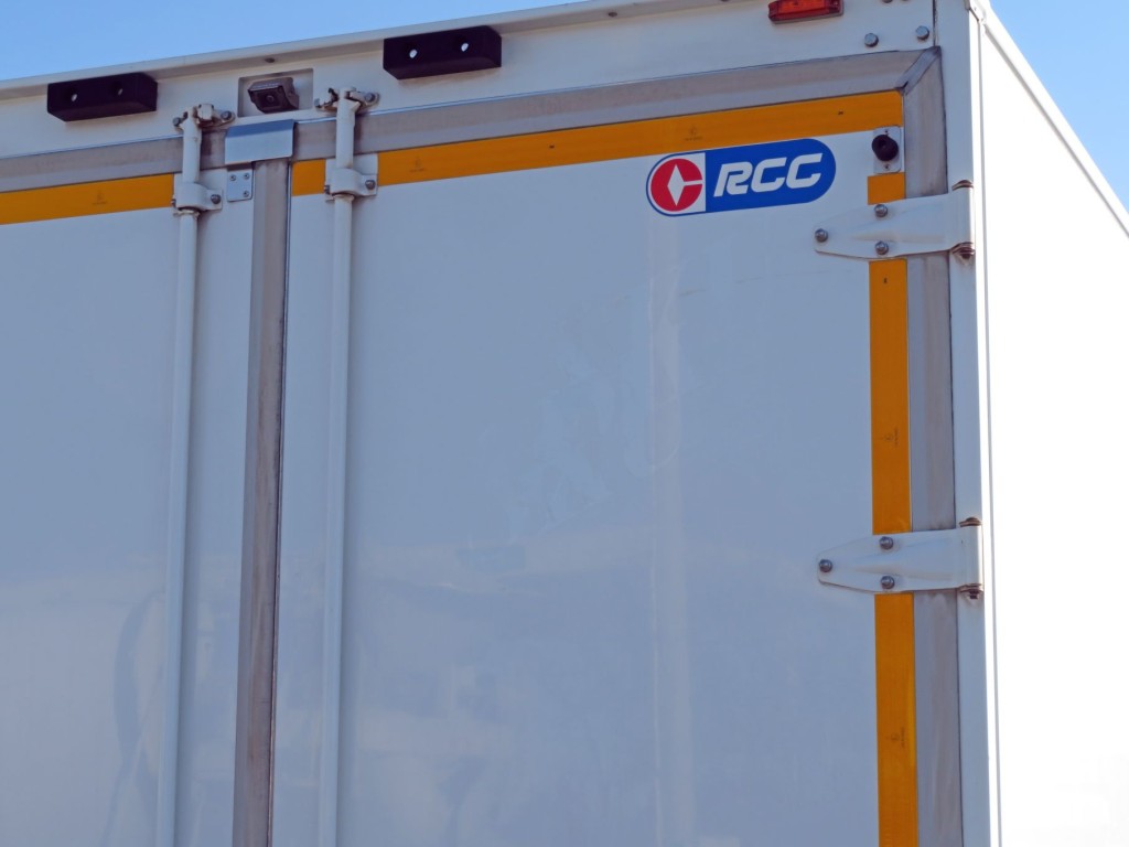 リア扉に看板日焼け跡があります。|日野 レンジャー 2KG-FC2ABG(2WD)の写真50