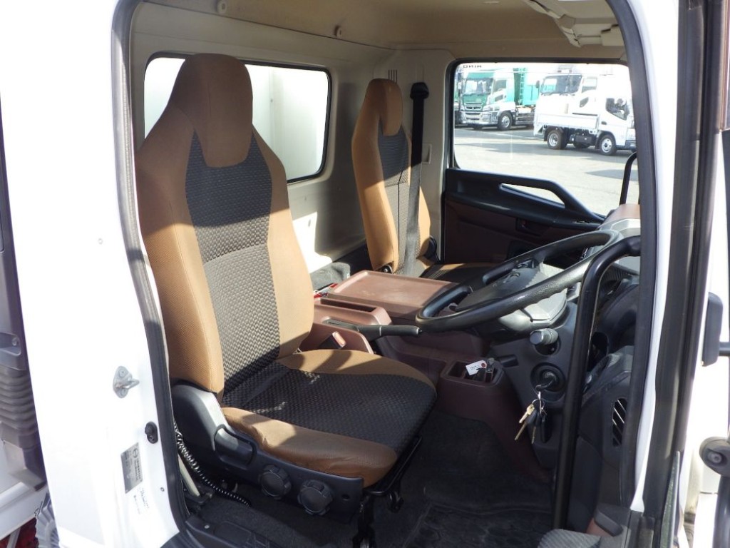 乗車定員は２名です。|日野 レンジャー 2KG-FC2ABG(2WD)の写真6