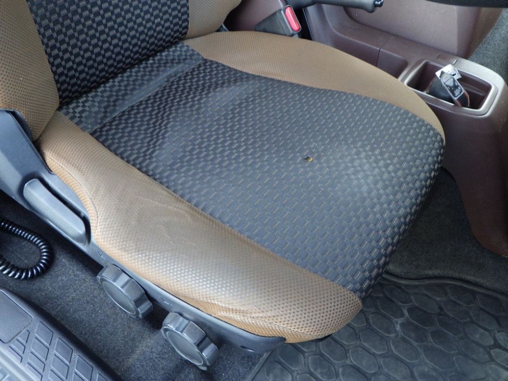 運転席座面にヘタリがあります。|日野 レンジャー 2KG-FC2ABG(2WD)の写真46