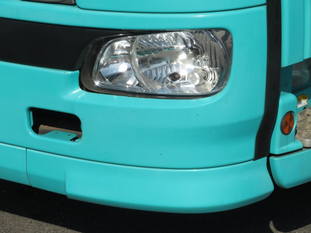 フロントバンパー助手席側に細かいキズがあります。|日野 プロフィア QPG-FR1EXEGの写真13