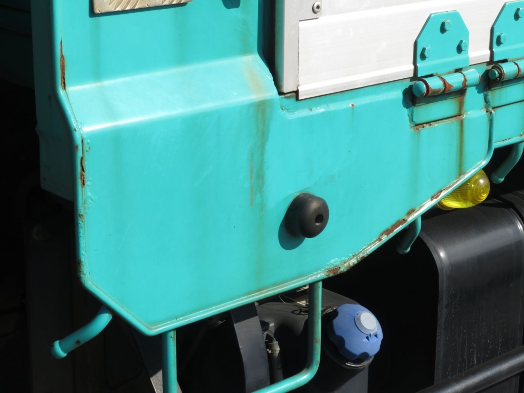 助手席側ガセット部にサビがあります。|日野 プロフィア QPG-FR1EXEGの写真15