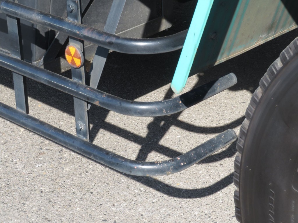 助手席側サイドバンパーに細かいサビがあります。|日野 プロフィア QPG-FR1EXEGの写真17