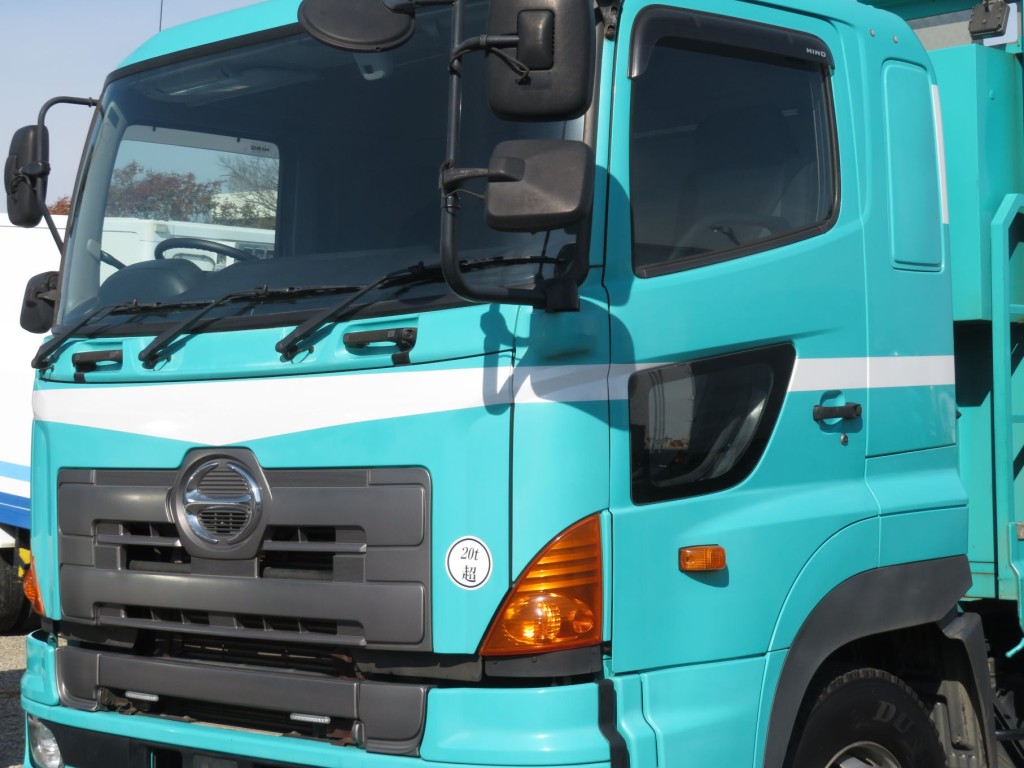 キャビンにライン消し塗装がされています。|日野 プロフィア QPG-FR1EXEGの写真29