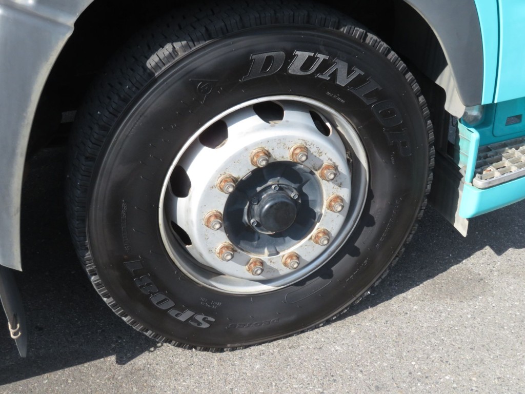 運転席側ホイールナットにサビがあります。|日野 プロフィア QPG-FR1EXEGの写真32