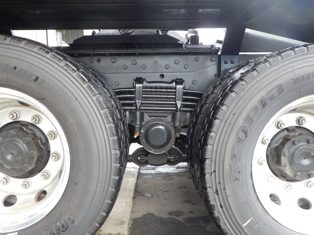 タイヤ間の状態です。|三菱 スーパーグレート 2KG-FV80VJR(2WD)の写真5