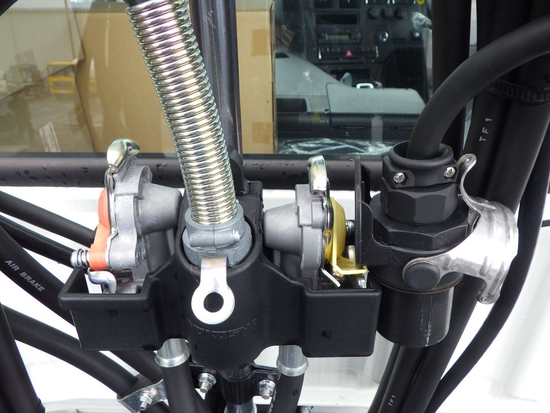 接続コネクターです。|三菱 スーパーグレート 2KG-FV80VJR(2WD)の写真10