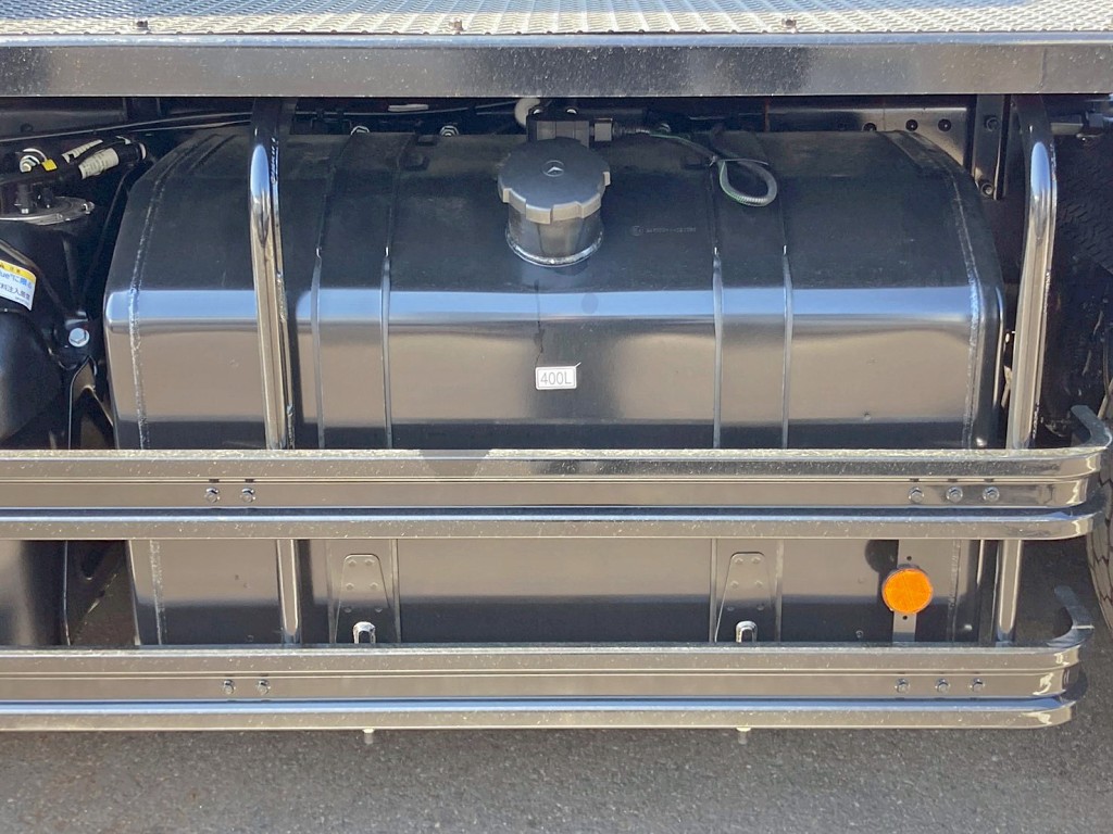 燃料タンクは400Lです。|三菱 スーパーグレート 2KG-FV80VJRの写真16