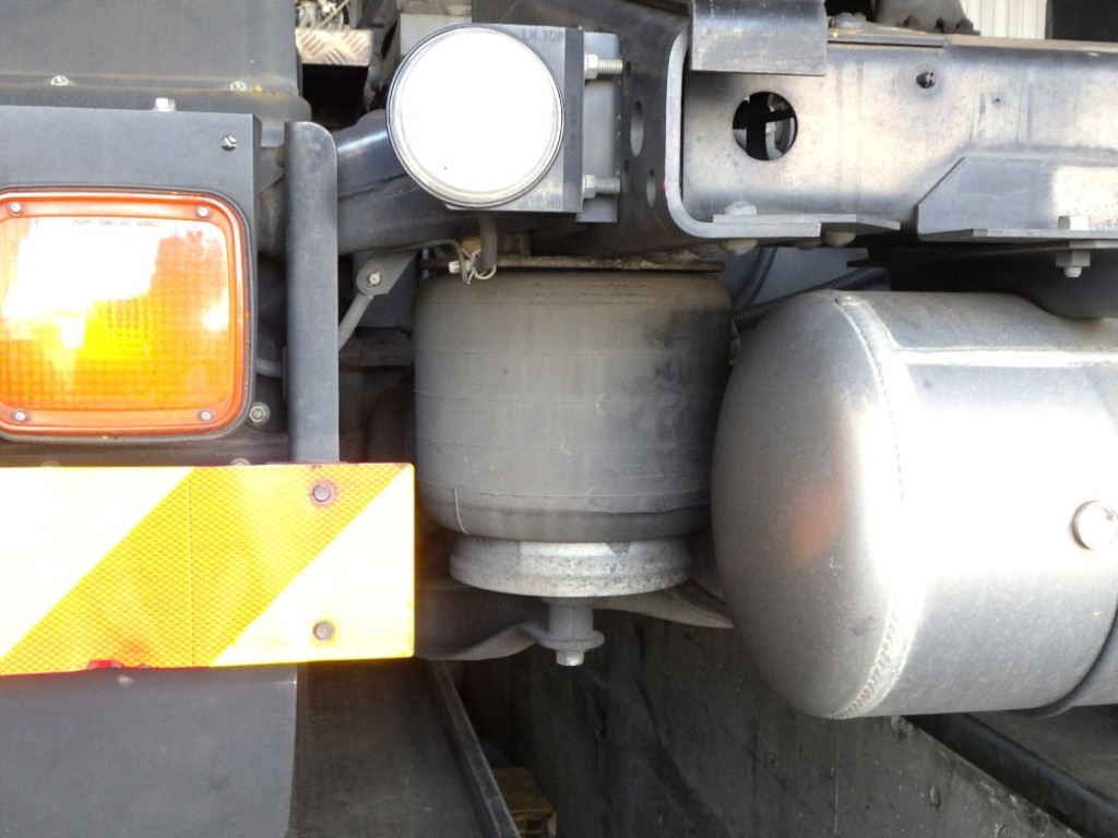 エアサスです。|いすゞ ギガ QKG-EXD52BDの写真5