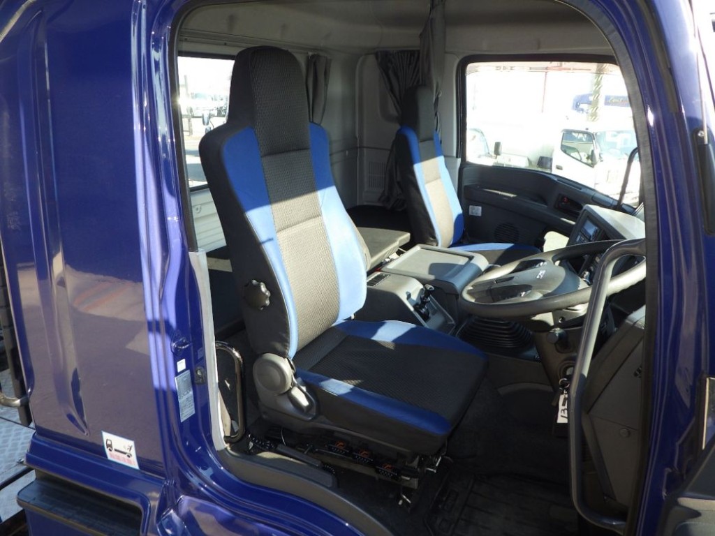 乗車定員は２名です。|いすゞ ギガ QKG-EXD52BDの写真6