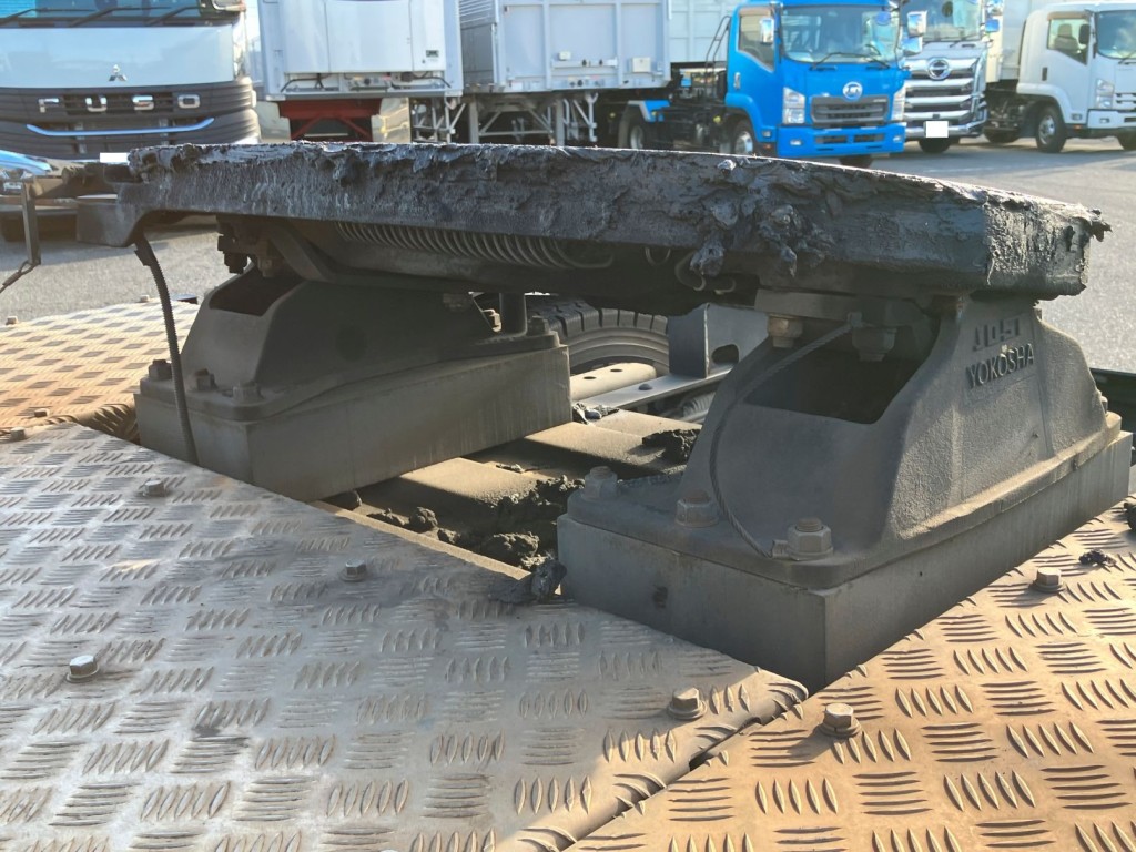 カプラーはかさ上げしてあります。|いすゞ ギガ QKG-EXD52BDの写真12