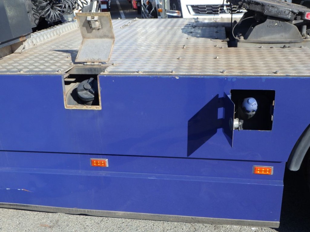 燃料タンクは４００Lです。|いすゞ ギガ QKG-EXD52BDの写真15