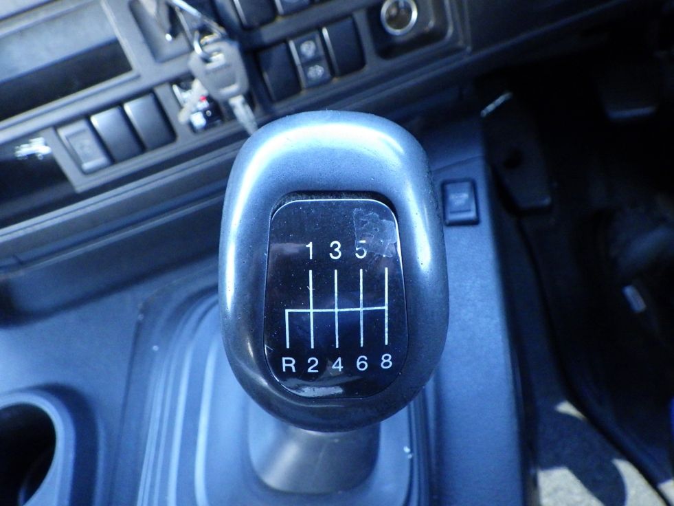 MT１６速です。|いすゞ ギガ QKG-EXD52BDの写真17