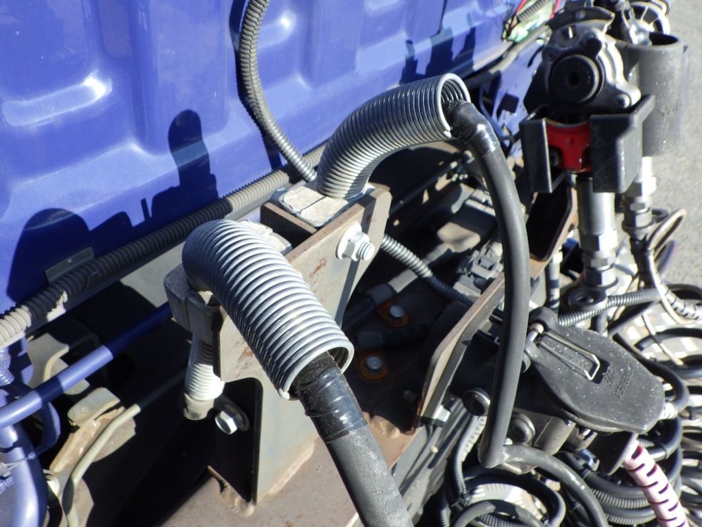 コネクターの配線にテープ補修跡があります。|いすゞ ギガ QKG-EXD52BDの写真26