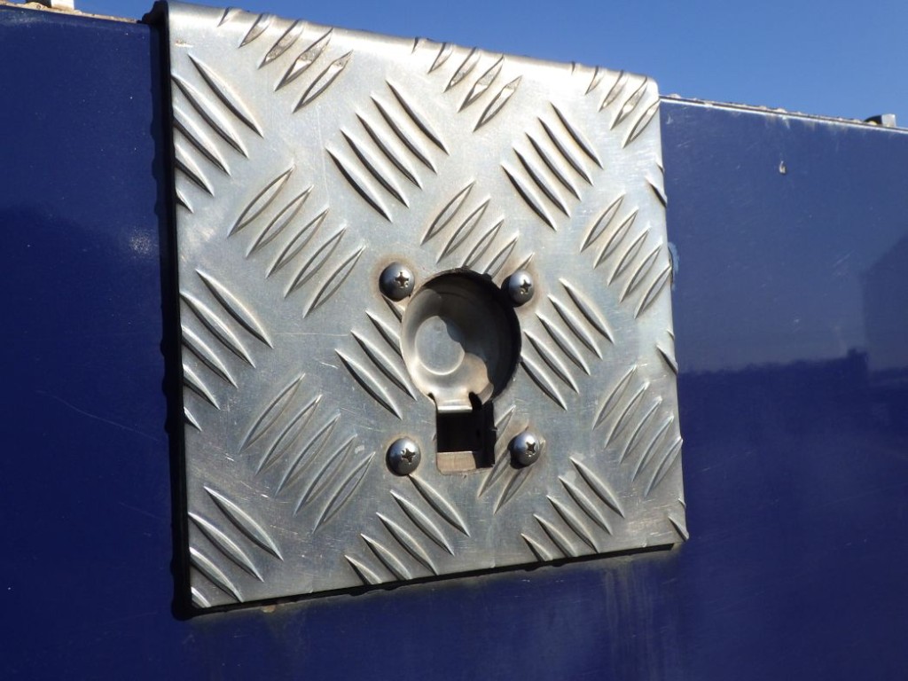 燃料タンクフタロックが欠損しています。|いすゞ ギガ QKG-EXD52BDの写真27