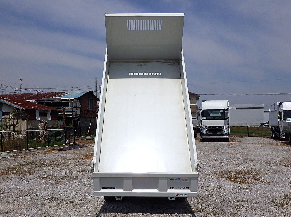 床は鉄板です。|三菱 キャンター 2RG-FBA60(2WD)の写真8