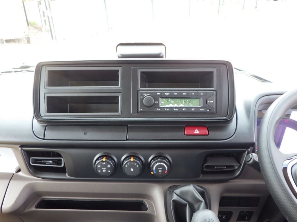 パネル周りの状態です。|三菱 キャンター 2RG-FBA60(2WD)の写真22