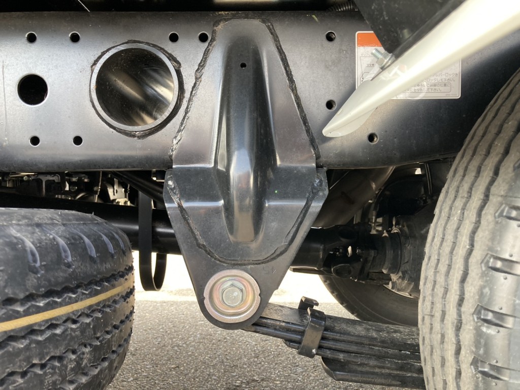シャーシとスプリングの状態です。|三菱 キャンター 2RG-FBA60(2WD)の写真5