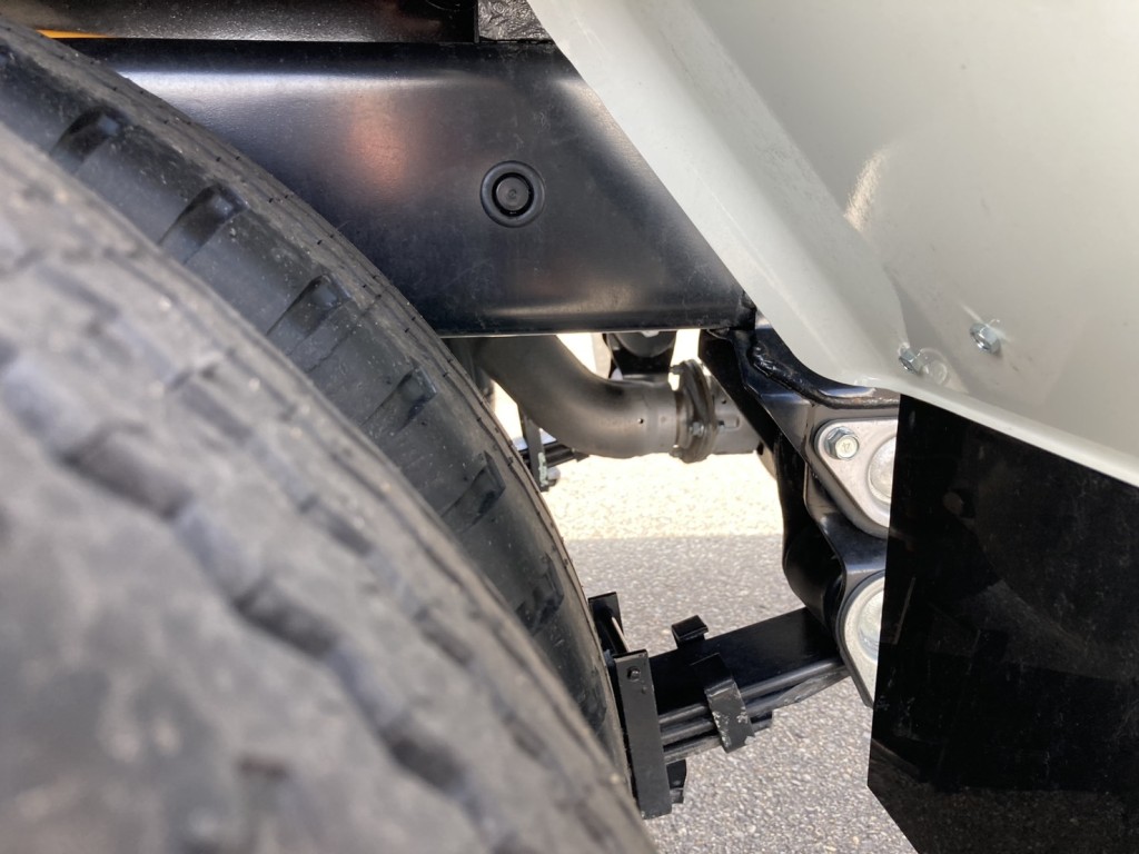 シャーシとスプリングの状態です。|三菱 キャンター 2RG-FBA60(2WD)の写真6