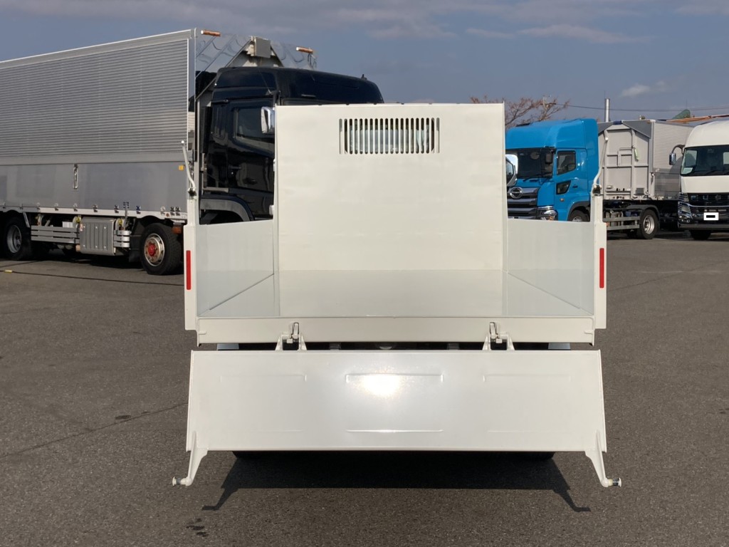 リアゲートを下ろした状態です。|三菱 キャンター 2RG-FBA60(2WD)の写真12