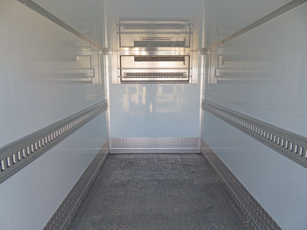 いすゞ エルフ 2RG-NMR88AN(2WD)の写真9