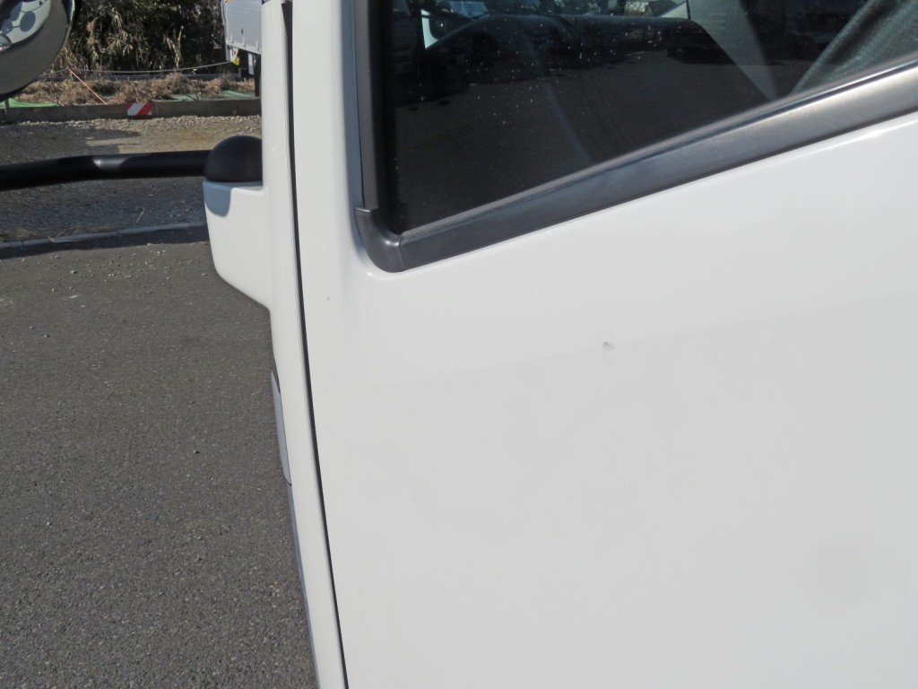 いすゞ エルフ 2RG-NMR88AN(2WD)の写真20