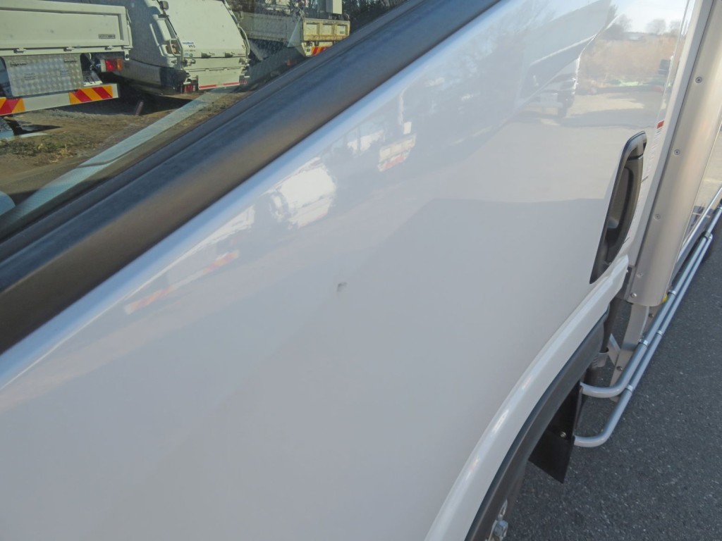 いすゞ エルフ 2RG-NMR88AN(2WD)の写真21