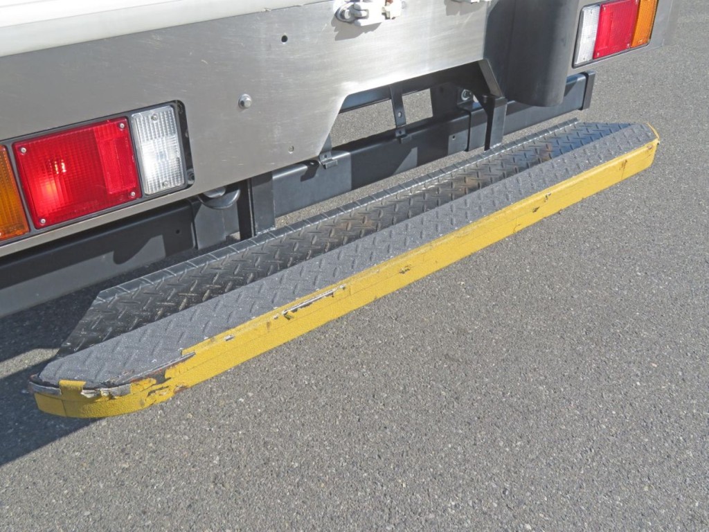 いすゞ エルフ 2RG-NMR88AN(2WD)の写真40