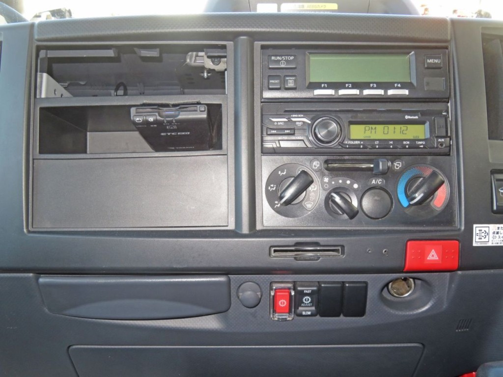 いすゞ エルフ 2RG-NMR88AN(2WD)の写真45