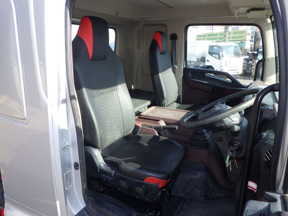 乗車定員は２名です。|日野 レンジャー 2KG-FD2ABA(2WD)の写真6