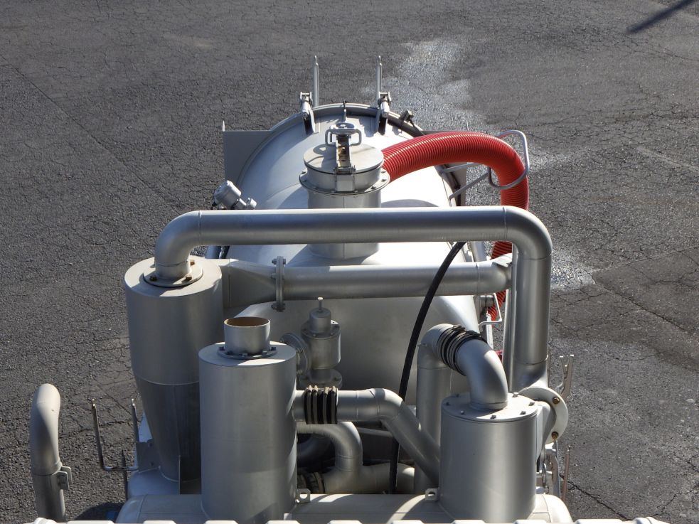 タンク天井の状態です。|日野 レンジャー 2KG-FD2ABA(2WD)の写真7