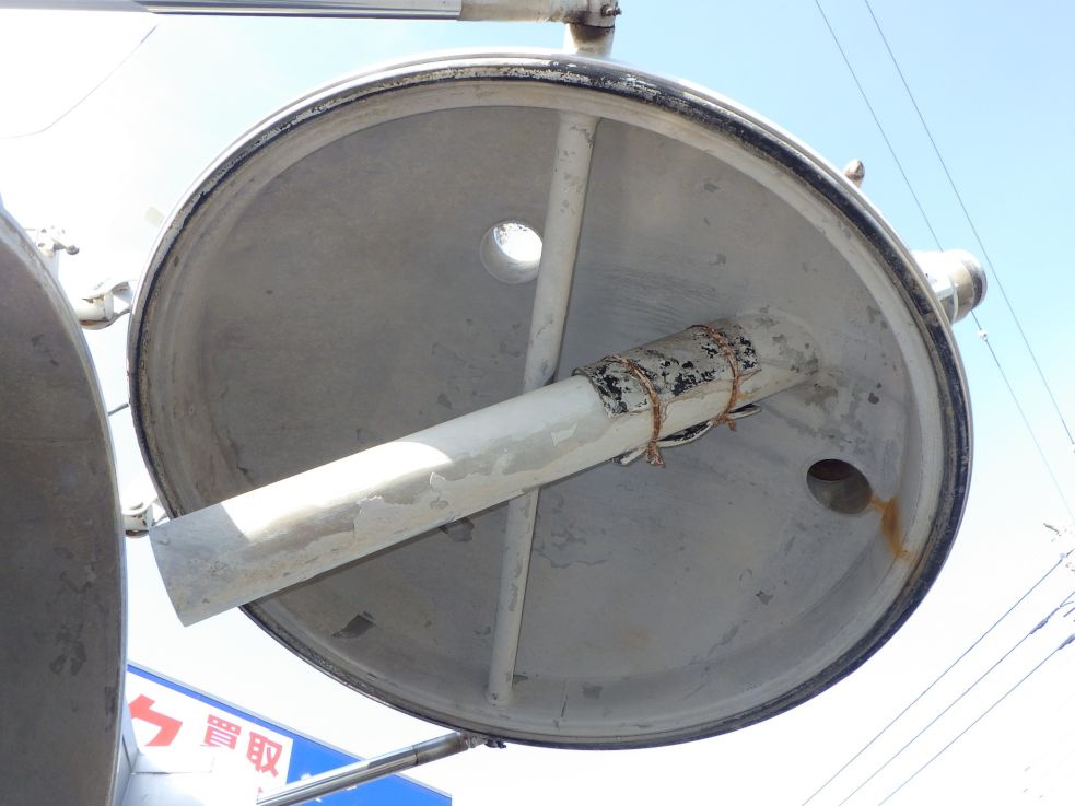 ハッチ裏側の状態です。（材質はステンレス製です）|日野 レンジャー 2KG-FD2ABA(2WD)の写真10