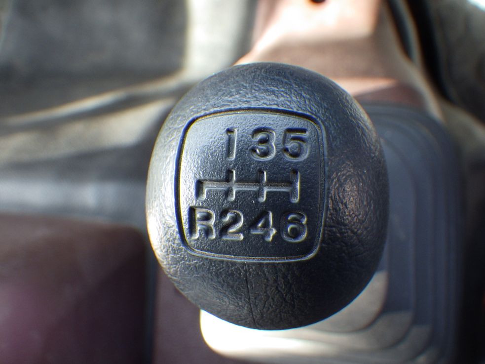 MT６速です。|日野 レンジャー 2KG-FD2ABA(2WD)の写真23