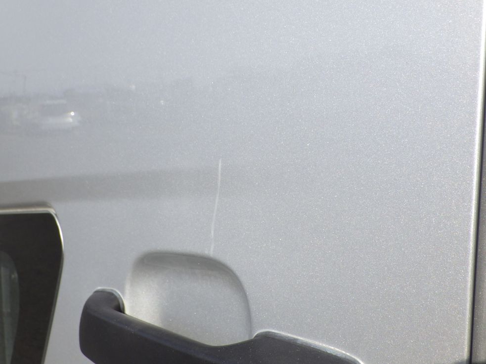 助手席側ドアにスレがあります。|日野 レンジャー 2KG-FD2ABA(2WD)の写真26