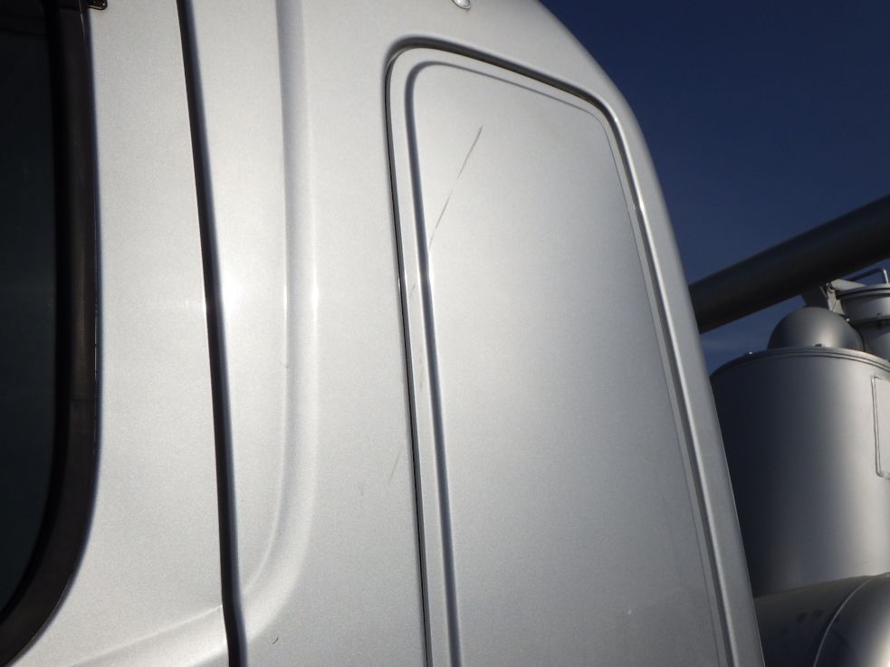 助手席側クォーターパネルにスレがあります。|日野 レンジャー 2KG-FD2ABA(2WD)の写真27