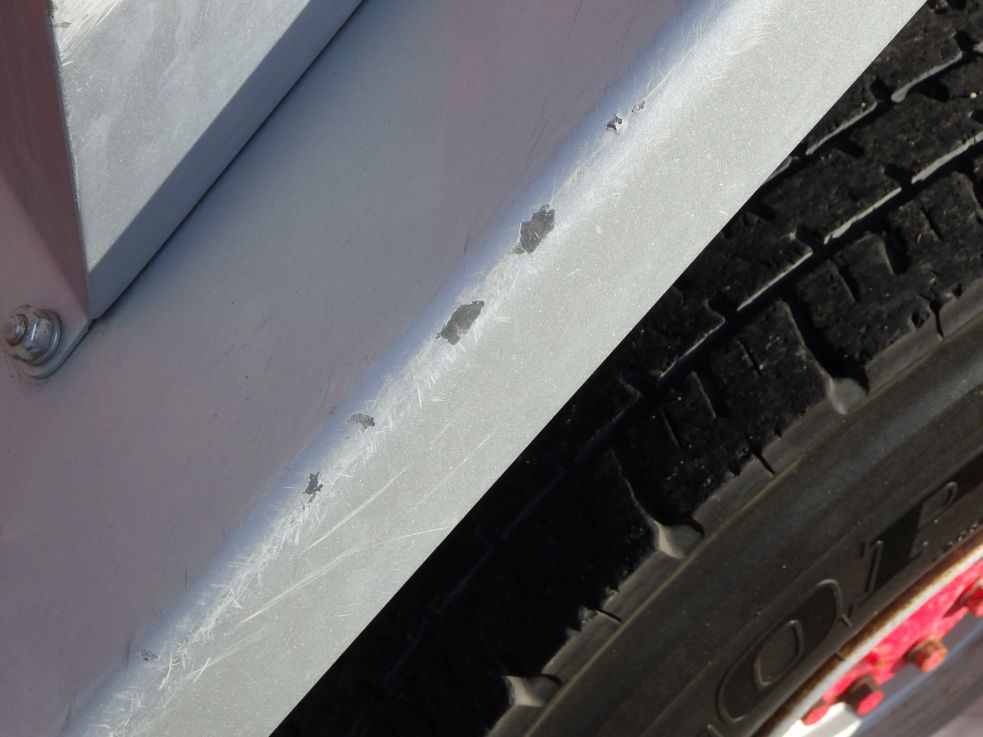 左右のリヤフェンダーにキズがあります。|日野 レンジャー 2KG-FD2ABA(2WD)の写真33