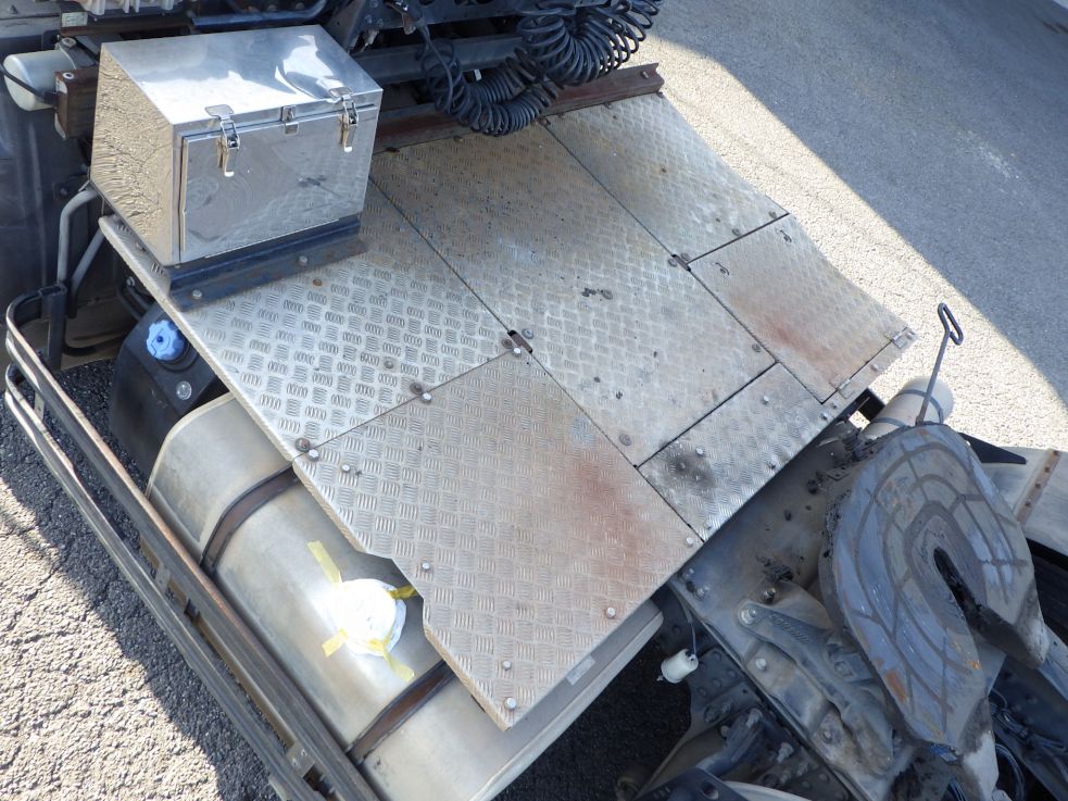 踊り場の状態です。|UDトラックス クオン 2PG-GK5AABの写真9