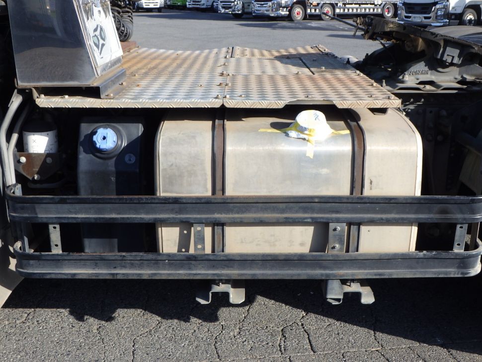 燃料タンクは４００Lです。|UDトラックス クオン 2PG-GK5AABの写真14