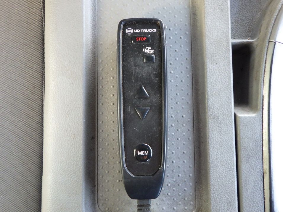 エアサスのコントローラーです。|UDトラックス クオン 2PG-GK5AABの写真15