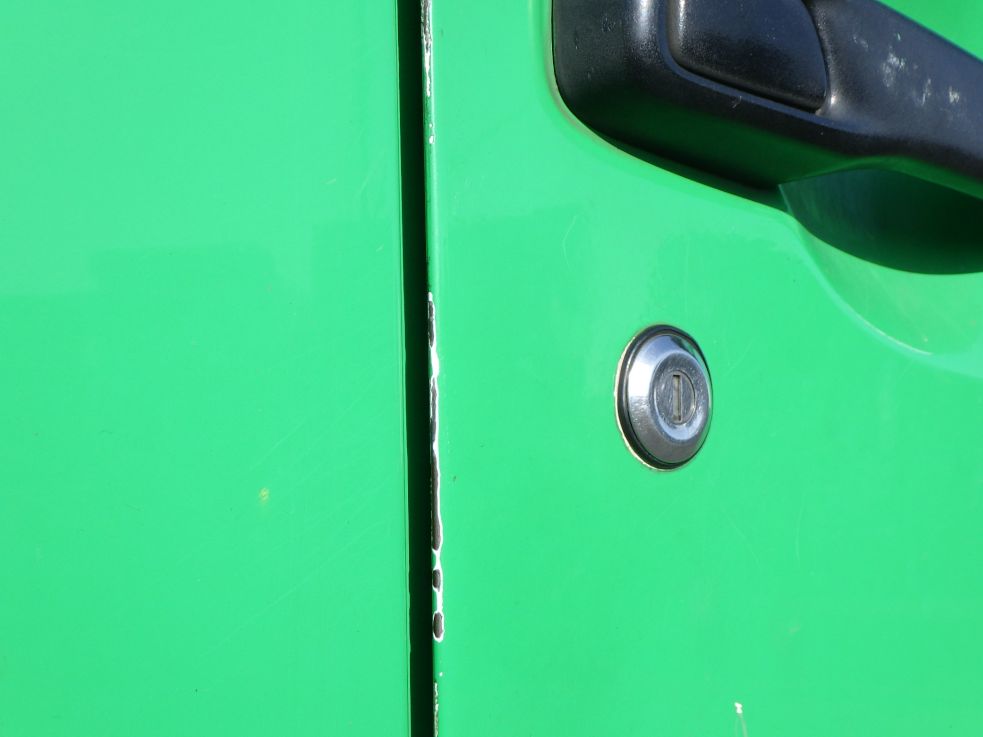 運転席側ドアにキズがあります。|UDトラックス クオン 2PG-GK5AABの写真20