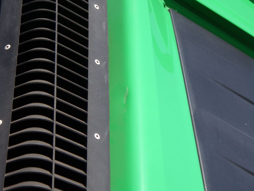 キャブ後方の運転席側にキズ・ヘコミがあります。|UDトラックス クオン 2PG-GK5AABの写真22