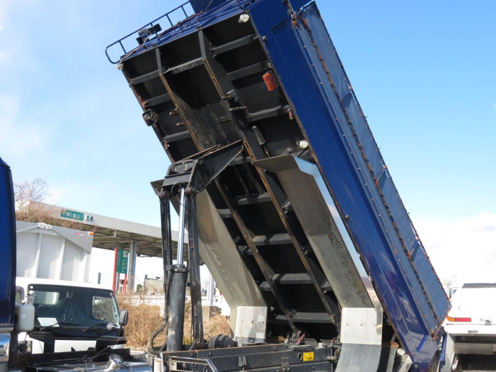 いすゞ ギガ QKG-CXZ77ATの写真9