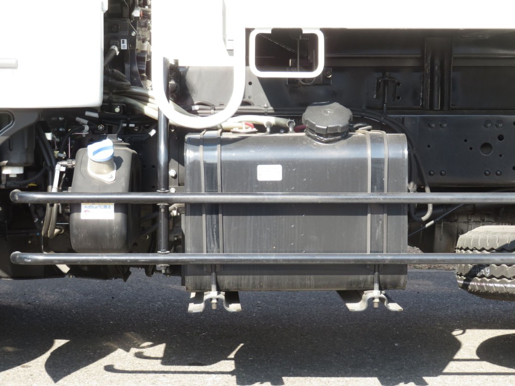 燃料タンクは100Lです。|三菱 ファイター 2KG-FK62F(2WD)の写真14